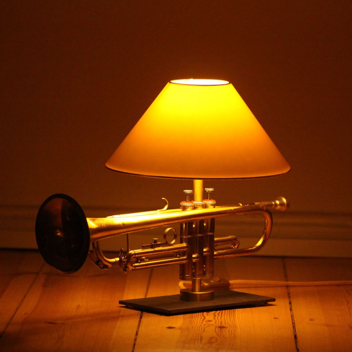 Trompete Lampe Design Tischleuchte Trompetenlampe Einzelstück