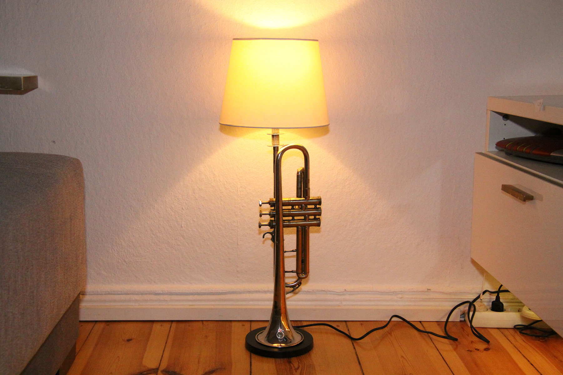 Trumpet lamp floor lamp beige silver black design unique 48_01
